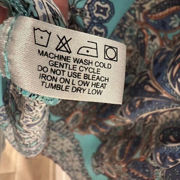 Violet + Claire 2X Sleeveless V-Neck Blouse Blue Orange Paisley Print Top - Picture 5 of 5